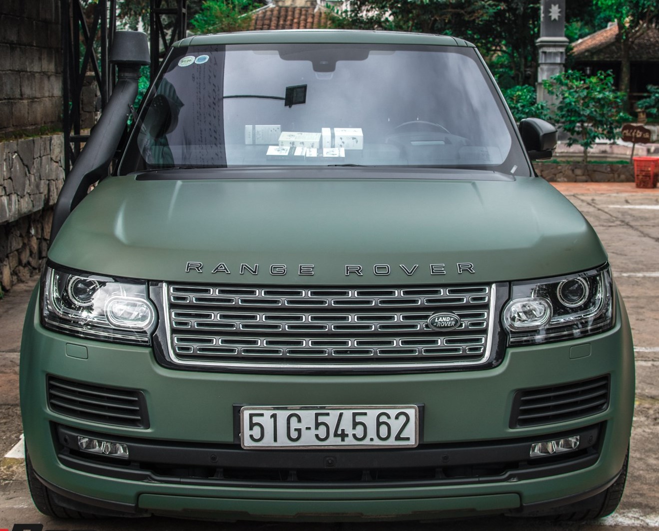 Khám phá Range Rover SVAutobiography LWB của ông chủ cafe Trung Nguyên chuyên chở khách VIP - 3