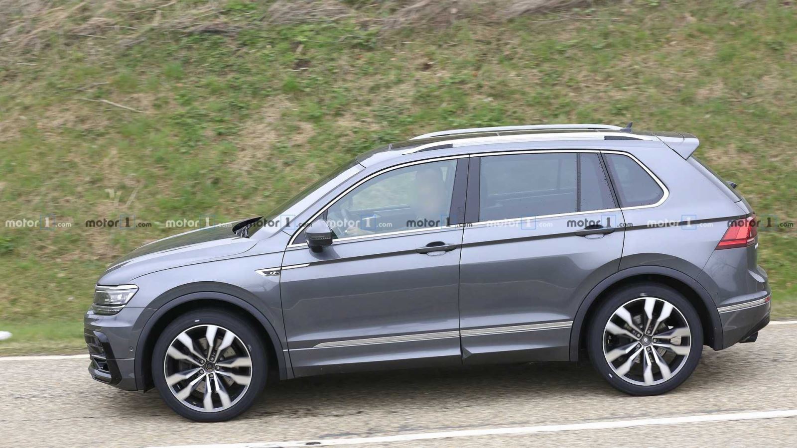 Volkswagen Tiguan R - SUV hiệu suất cao khiến người mê tốc độ phát thèm trong ròng rã 3 năm 3