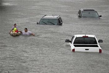 Ôtô ngập lụt ở Mỹ được 
