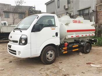 Xe xi téc chở xăng dầu 3 khối Thaco Kia K250B đáp ứng vận chuyển trên các cung đường nhỏ, hẹp