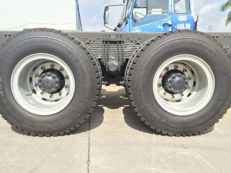Hệ thống phanh và lốp xe tải Chenglong 4 chân H7
