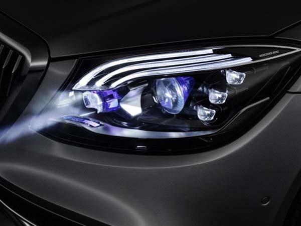 Mercedes-Benz Digital Light sẽ là tương lai của đèn pha ô tô? - 1