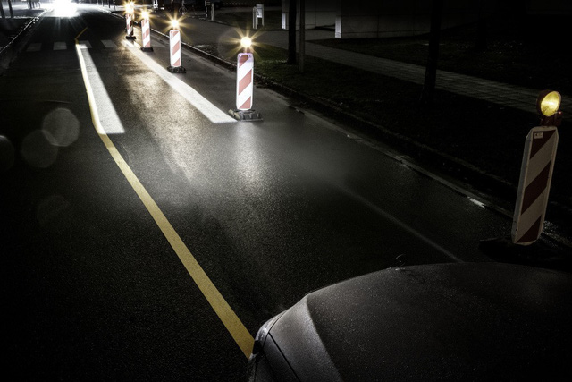 Mercedes-Benz Digital Light sẽ là tương lai của đèn pha ô tô? - 4